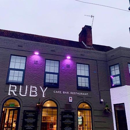 Oyo Ruby Pub & Hotel Brighton Ngoại thất bức ảnh