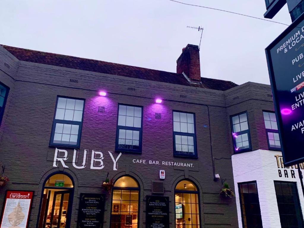 Oyo Ruby Pub & Hotel Brighton Ngoại thất bức ảnh