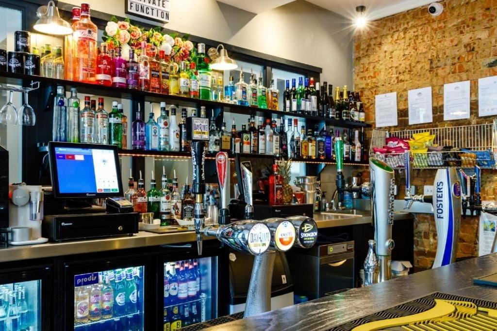 Oyo Ruby Pub & Hotel Brighton Ngoại thất bức ảnh