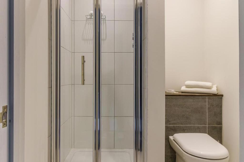 Oyo Ruby Pub & Hotel Brighton Ngoại thất bức ảnh