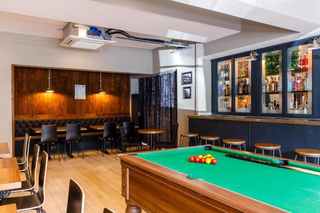 Oyo Ruby Pub & Hotel Brighton Ngoại thất bức ảnh